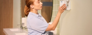 Spoločnosť Tork uvádza na trh nový rad osviežovačov vzduchu pre neustále svieži vzduch na toaletách